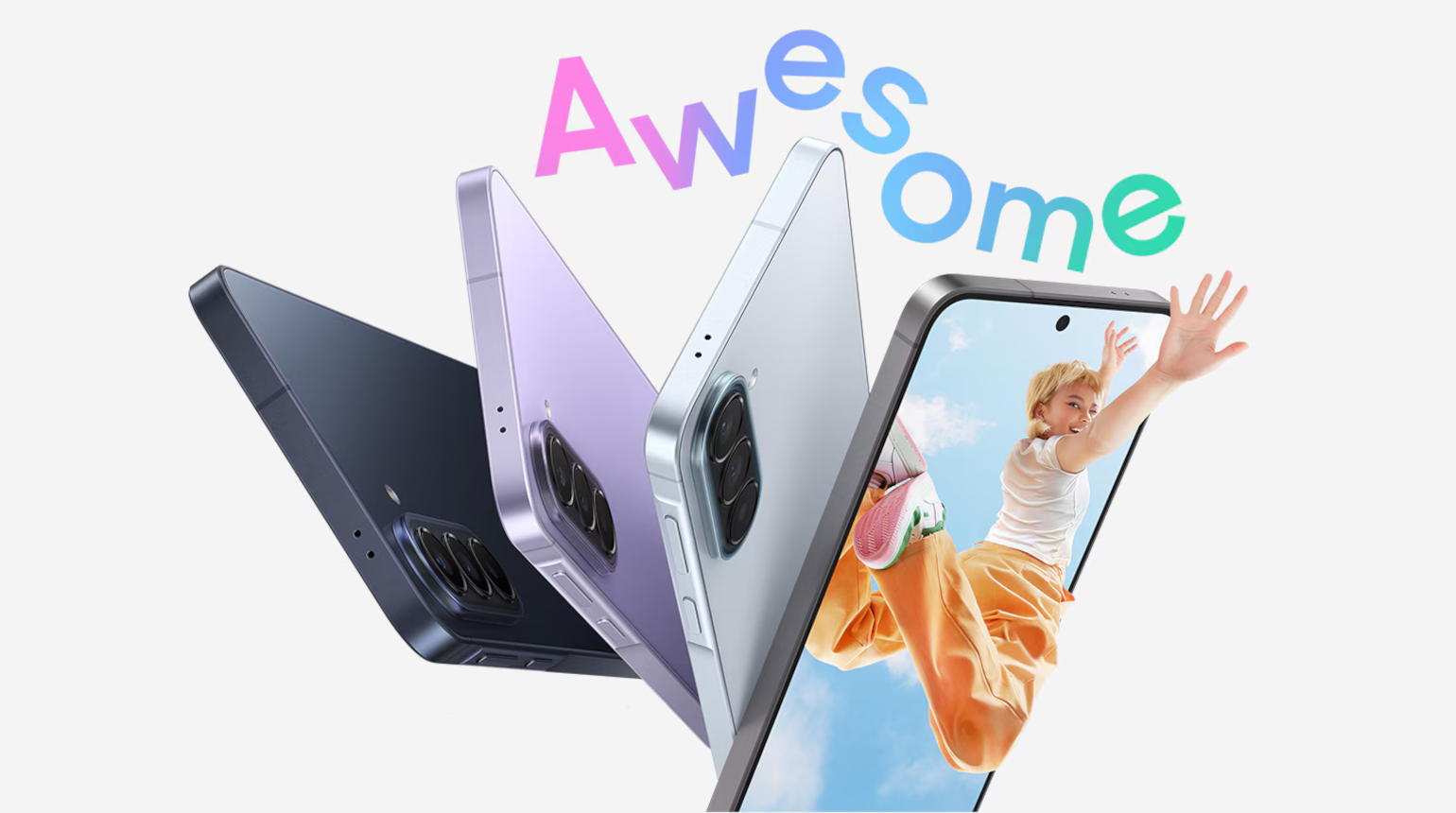 Drei Smartphones in verschiedenen Farben, ein Display zeigt ein Kind beim S